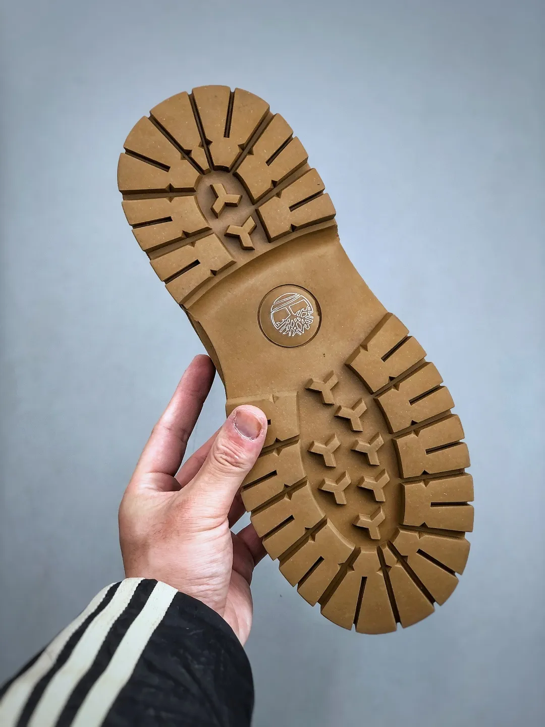 💰520 supports store G Timberland/Timberland classic style 25ss new mid-top classic re-engineering produced by Guangdong factory with new process upgrade autumn and winter new style original box original packaging The fabric is made of hand-grabbed cowhide imported from Italy🇮🇹 with anti-odor and anti-corrosion genuine leather latex insoles to give you a perfect wearing experience quality and durable, a must-have for sportsmen, specializes in not looking handsome, high-quality and first-class foot feel The full set of official website unified packaging, specially designed for cold protection and outdoor use this winter, suitable for daily matching. Size: 39 40 41 42 43 44